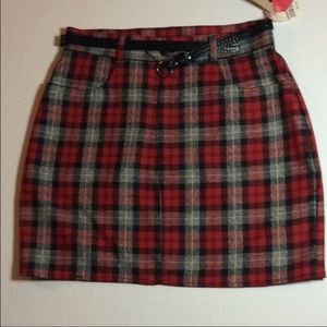 MGR It’s Our Universe Skirt Mini Plaid Red Black 7 Juniors New With Tags